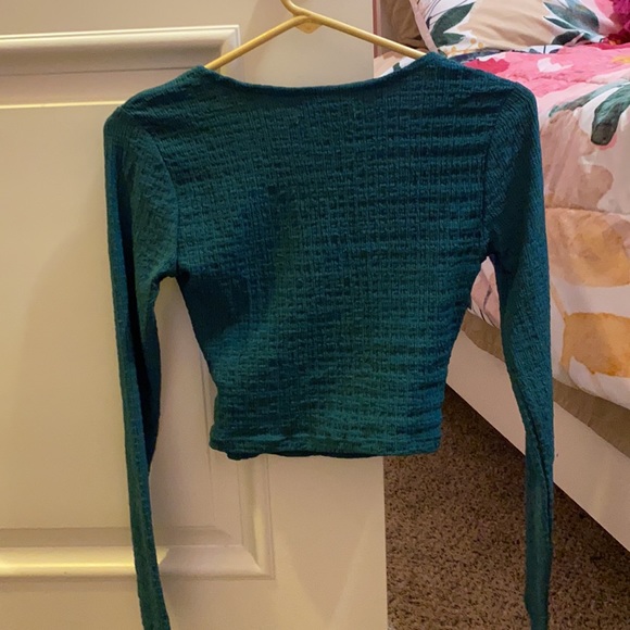 Forever 21 long sleeve crop top - Picture 2 of 2